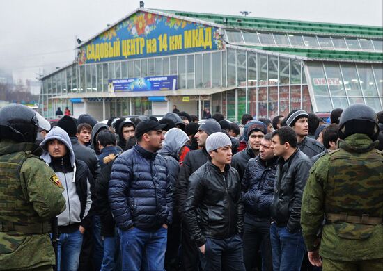 Police raid Moscow market "Sadovod"