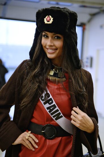 Participants in Miss Universe 2013 beauty pageant visit Raceway Track