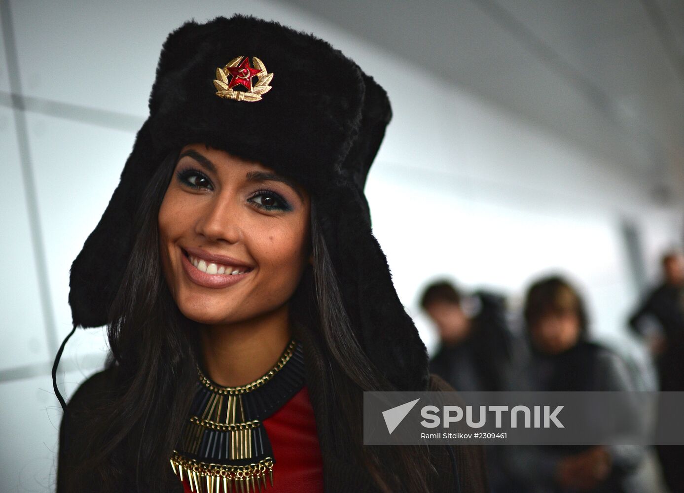 Participants in Miss Universe 2013 beauty pageant visit Raceway Track