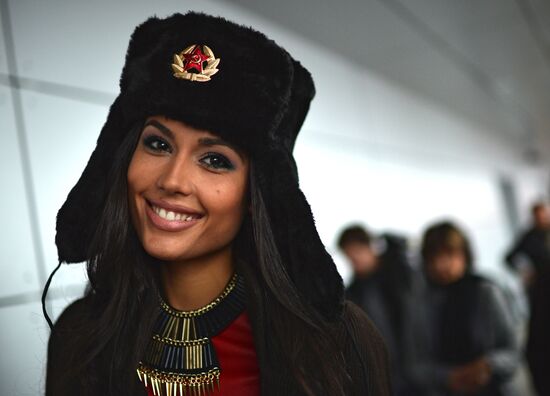 Participants in Miss Universe 2013 beauty pageant visit Raceway Track