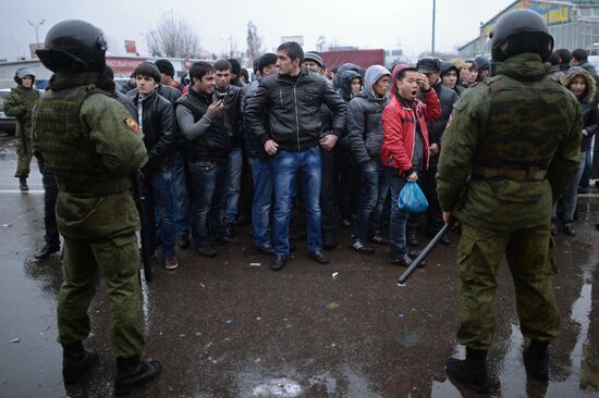 Police checks Moscow's "Sadovod" market