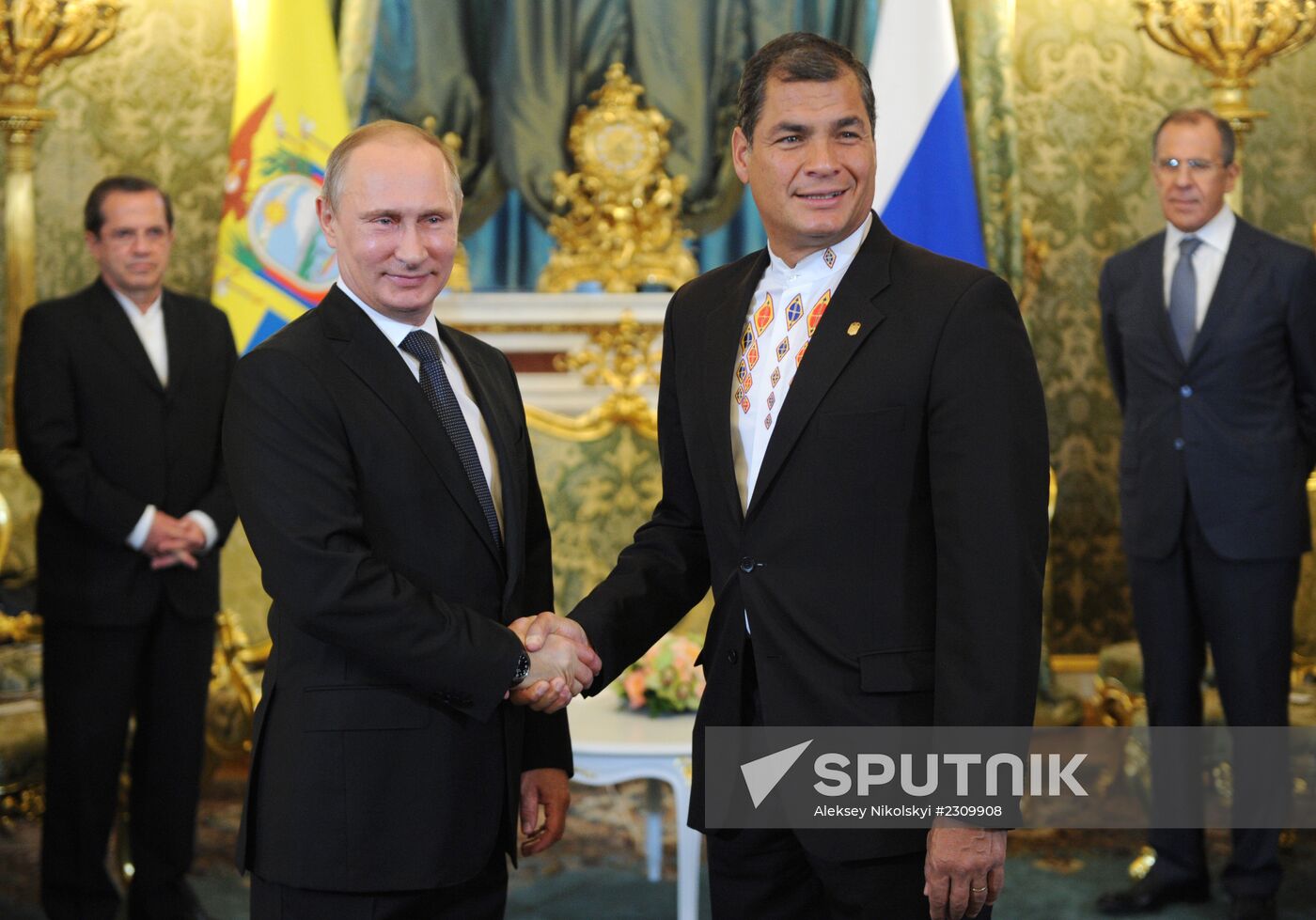 Vladimir Putin holds talks with Rafael Correa