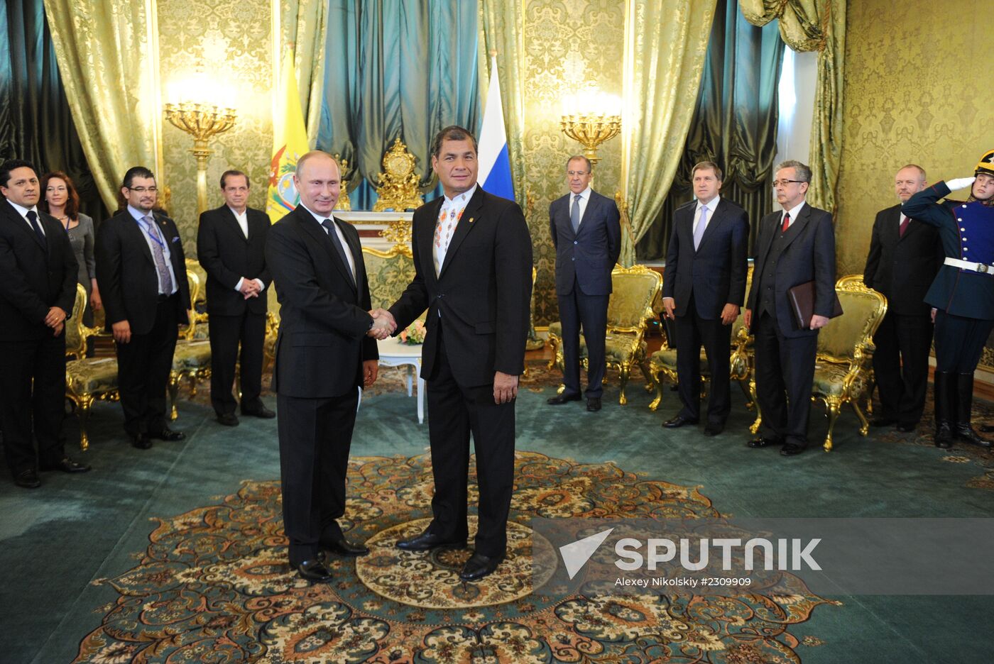 Vladimir Putin holds talks with Rafael Correa