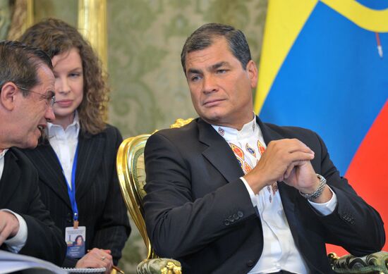 Vladimir Putin holds talks with Rafael Correa
