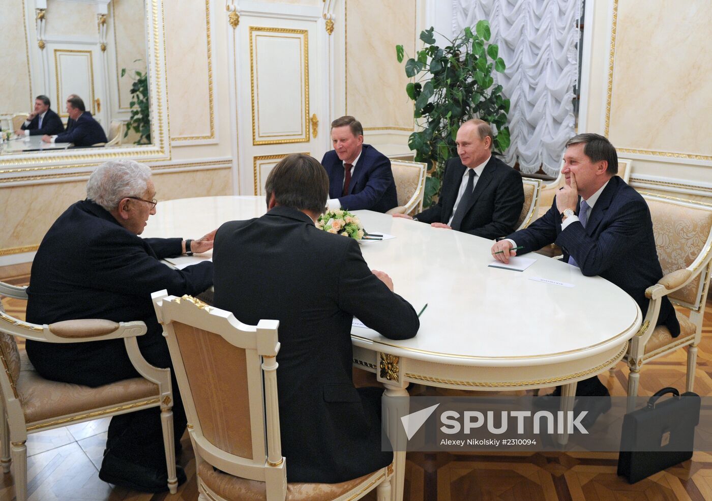 Vladimir Putin meets with Henry Kissinger