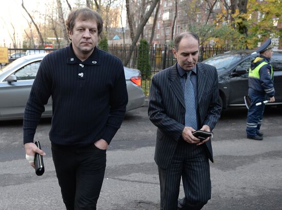 Alexander Yemelyanenko arrives at Moscow police for interrogation