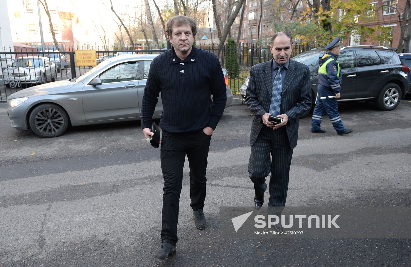 Alexander Yemelyanenko arrives at Moscow police for interrogation