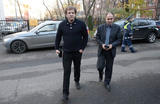 Alexander Yemelyanenko arrives at Moscow police for interrogation