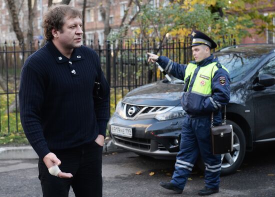 Alexander Yemelyanenko arives at Moscow police for interrogation