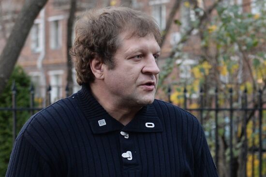 Alexander Yemelyanenko arives at Moscow police for interrogation