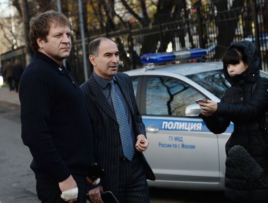 Alexander Yemelyanenko arives at Moscow police for interrogation