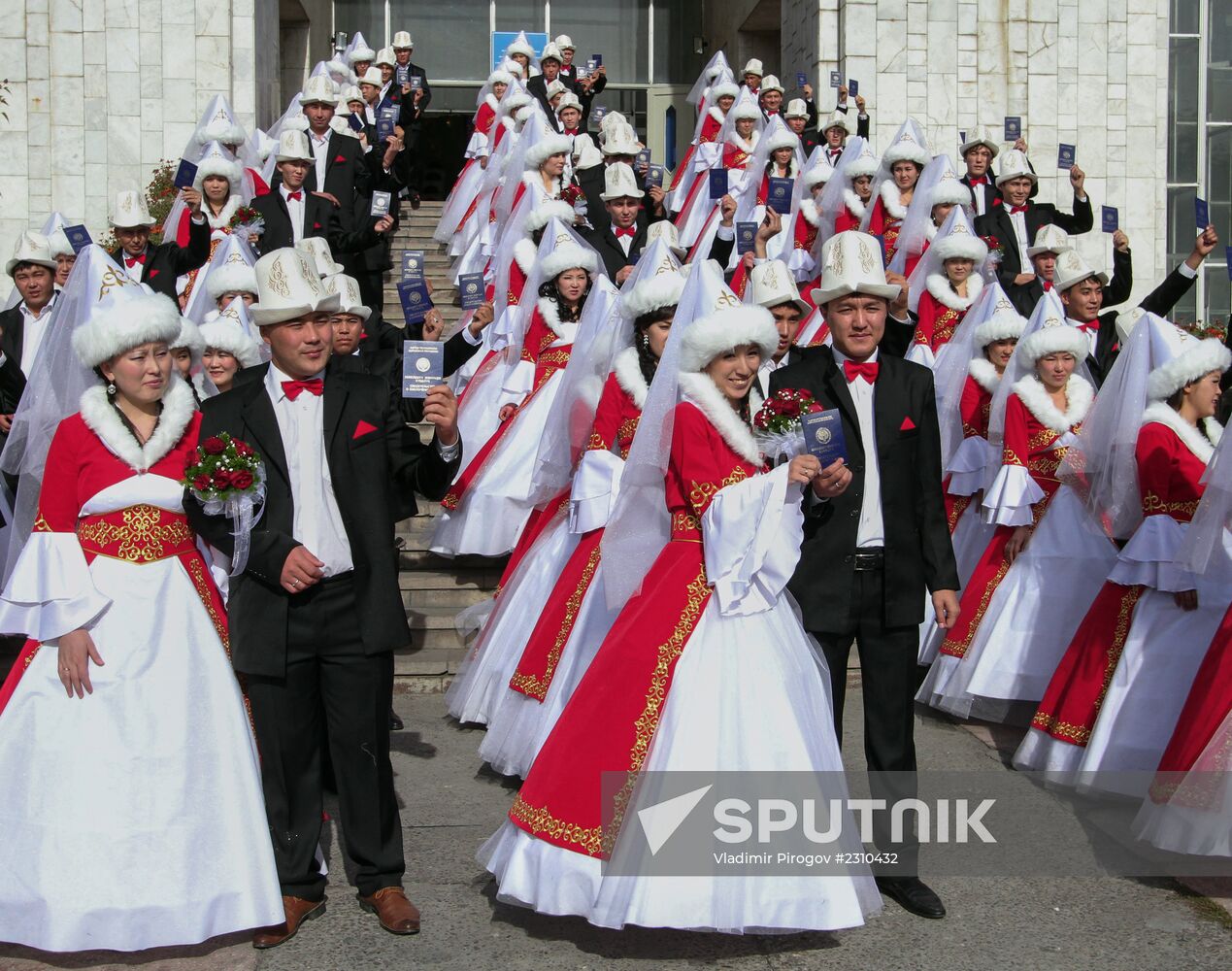 Collective wedding of 50 couples