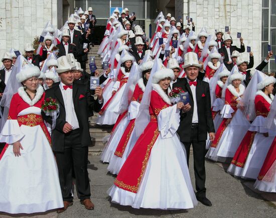 Collective wedding of 50 couples