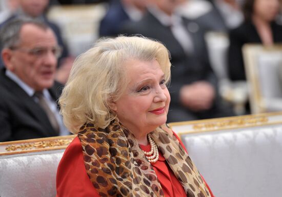 Vladimir Putin hands out state awards