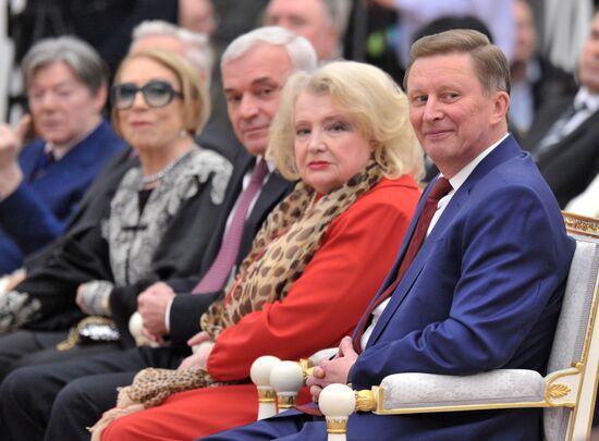 Vladimir Putin hands out state awards