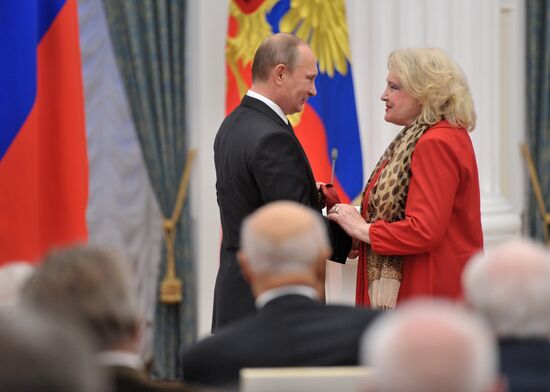 Vladimir Putin hands out state awards