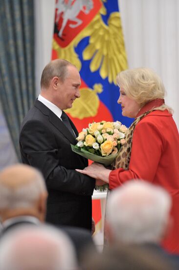 Vladimir Putin hands out state awards