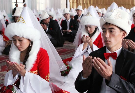 Collective wedding of 50 couples