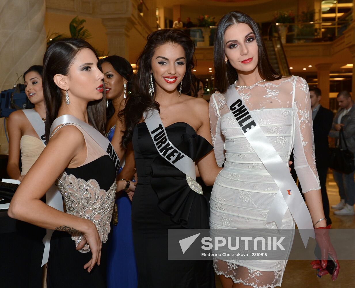 Miss Universe 2013 Charity Auction