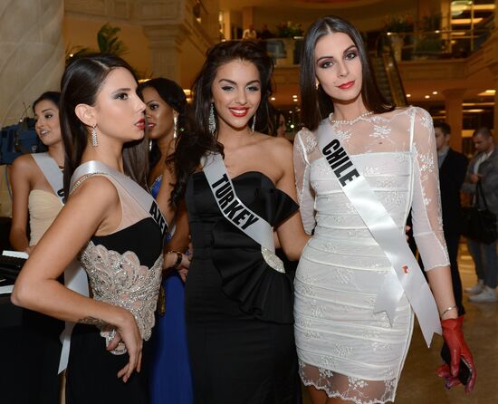 Miss Universe 2013 Charity Auction