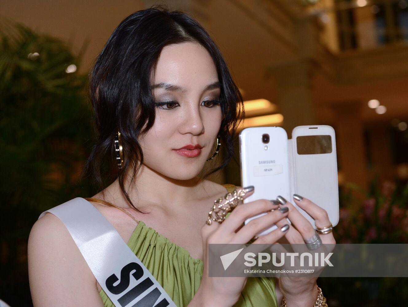 Miss Universe 2013 Charity Auction