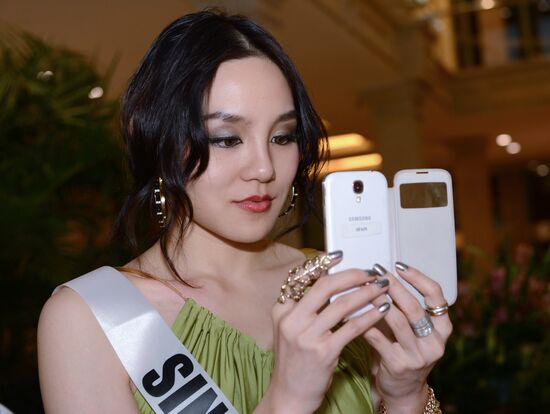 Miss Universe 2013 Charity Auction