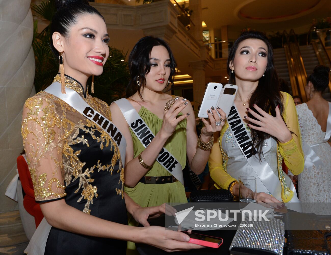 Miss Universe 2013 Charity Auction