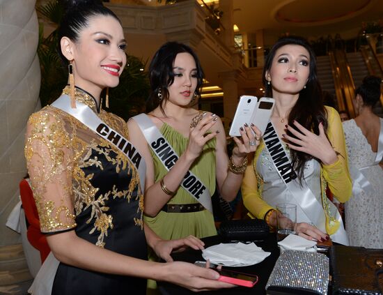 Miss Universe 2013 Charity Auction