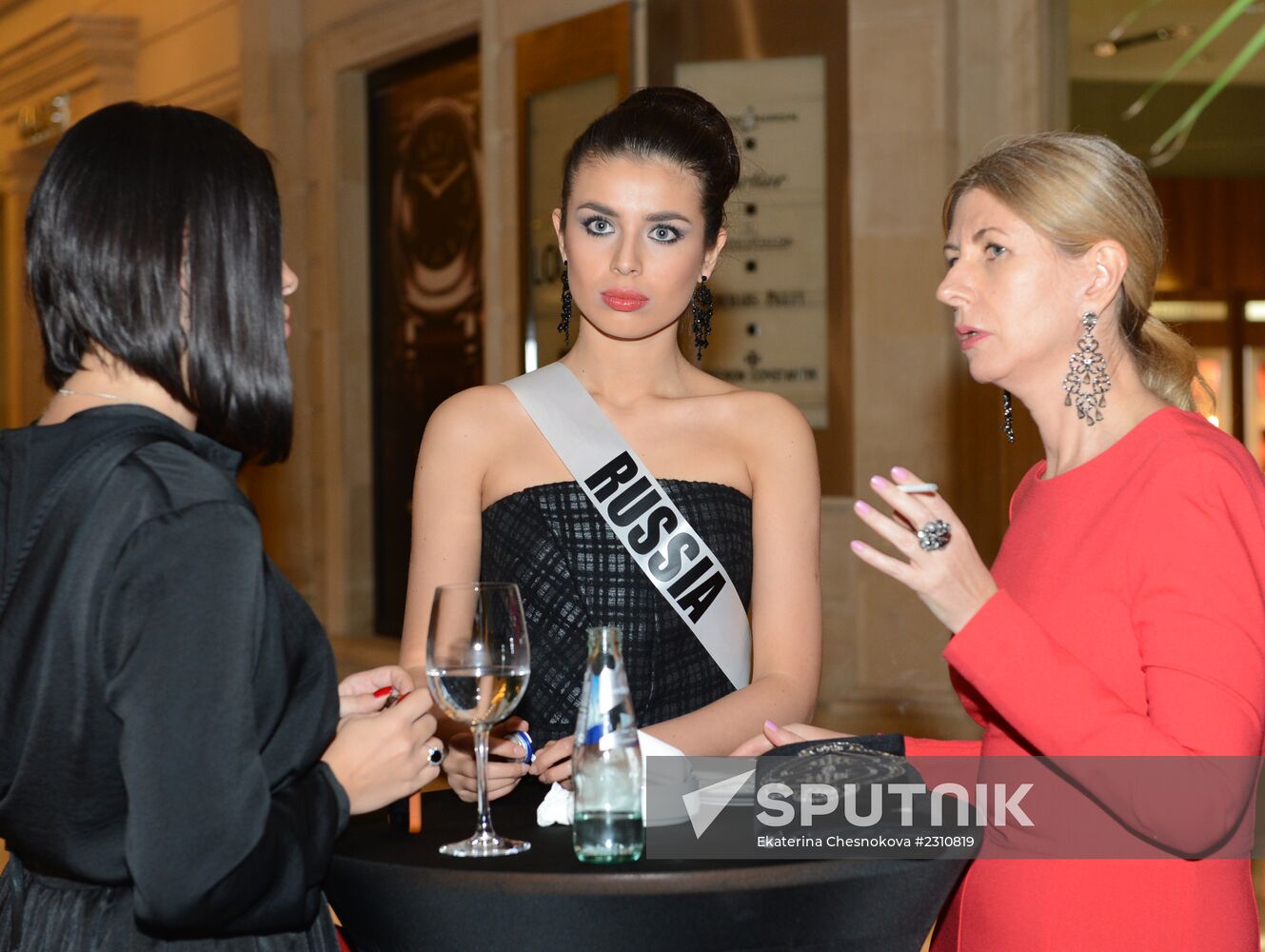 Miss Universe 2013 Charity Auction