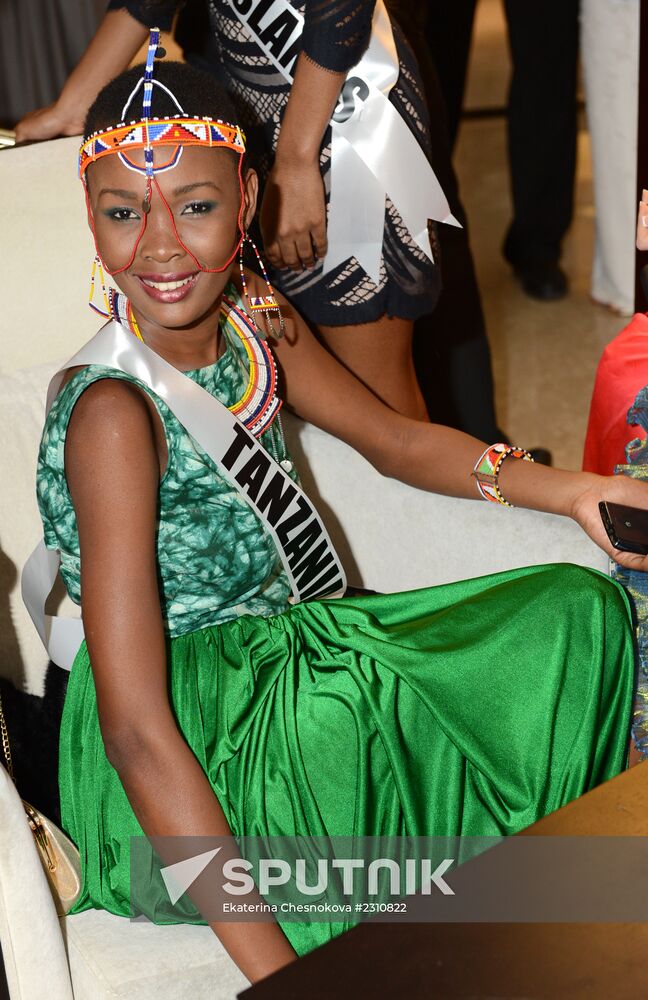 Miss Universe 2013 Charity Auction