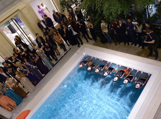 Miss Universe 2013 Charity Auction