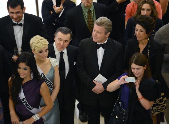 Miss Universe 2013 Charity Auction