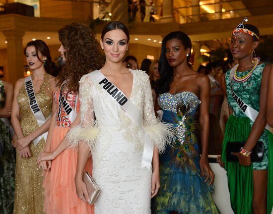Miss Universe 2013 Charity Auction