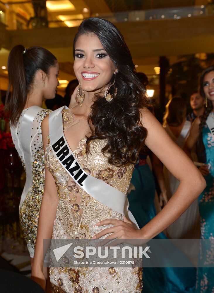 Miss Universe 2013 Charity Auction