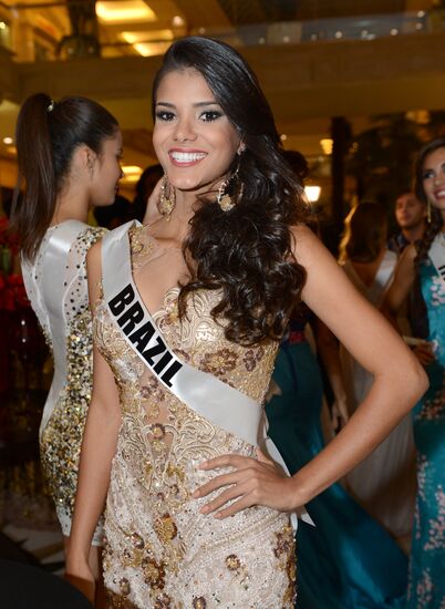 Miss Universe 2013 Charity Auction