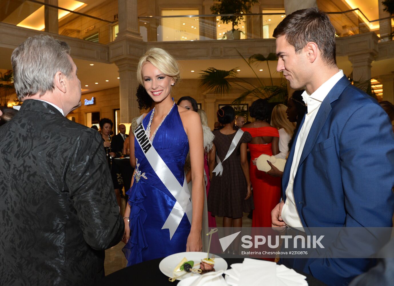 Miss Universe 2013 Charity Auction