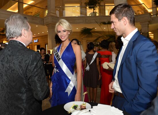 Miss Universe 2013 Charity Auction