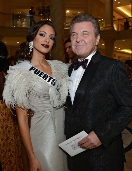 Miss Universe 2013 Charity Auction