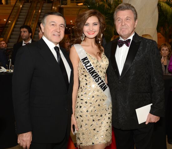 Miss Universe 2013 Charity Auction