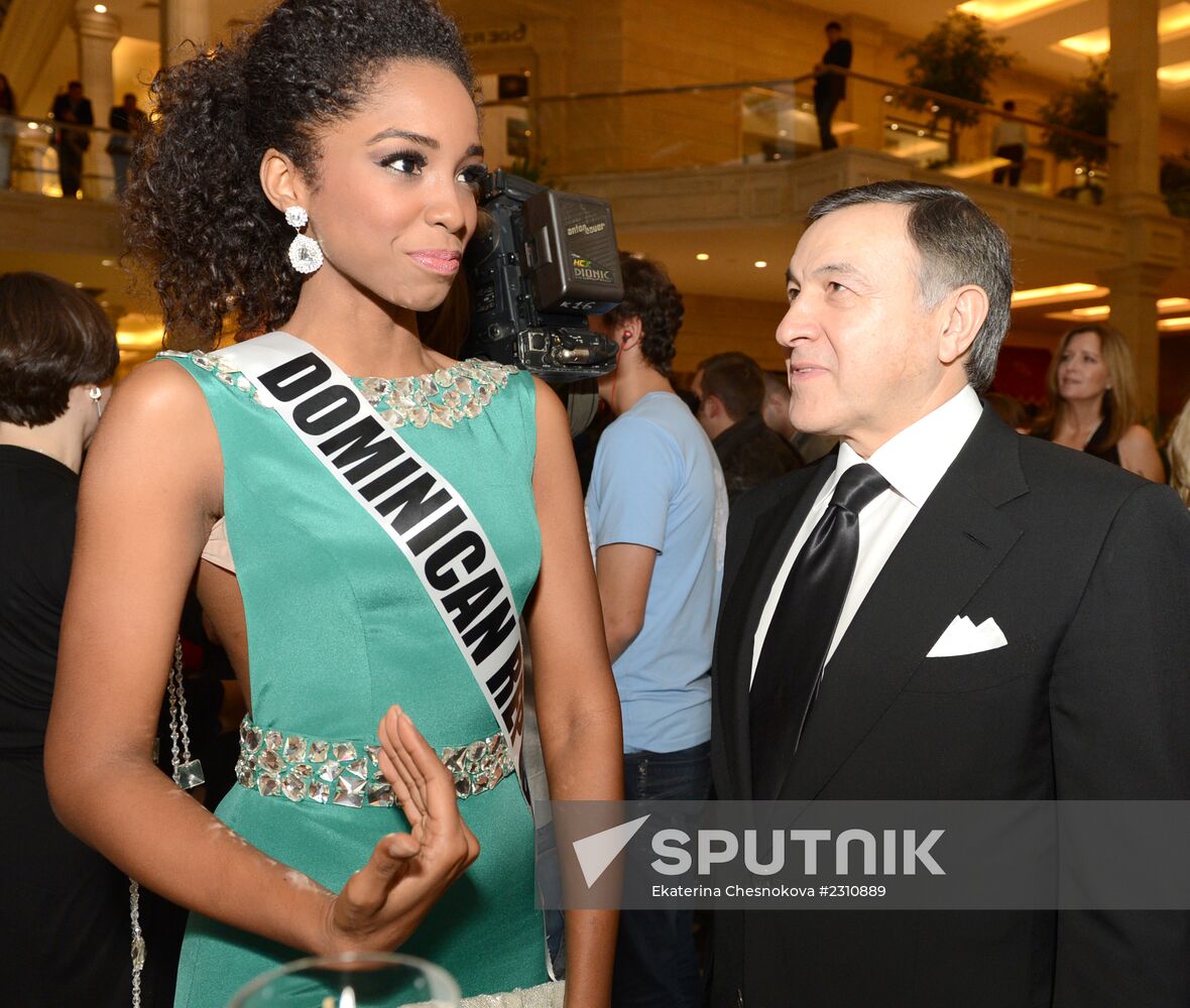 Miss Universe 2013 Charity Auction