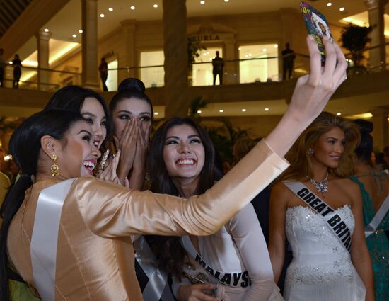 Miss Universe 2013 Charity Auction