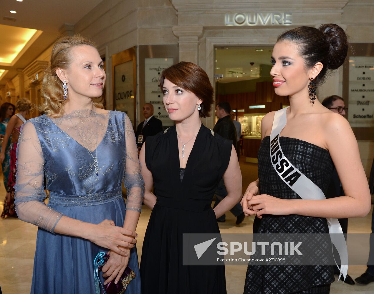 Miss Universe 2013 Charity Auction
