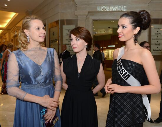Miss Universe 2013 Charity Auction