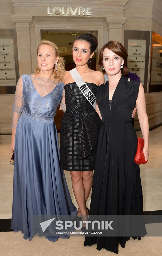 Miss Universe 2013 Charity Auction