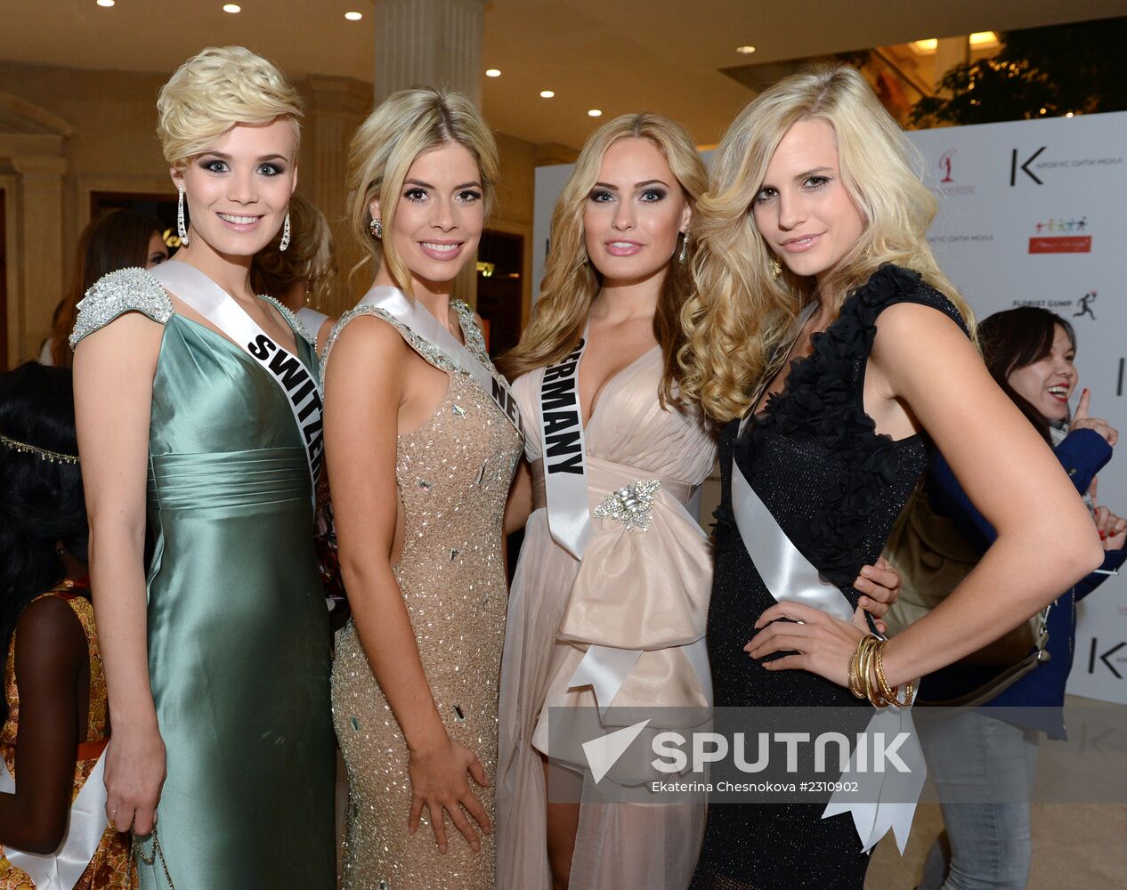 Miss Universe 2013 Charity Auction