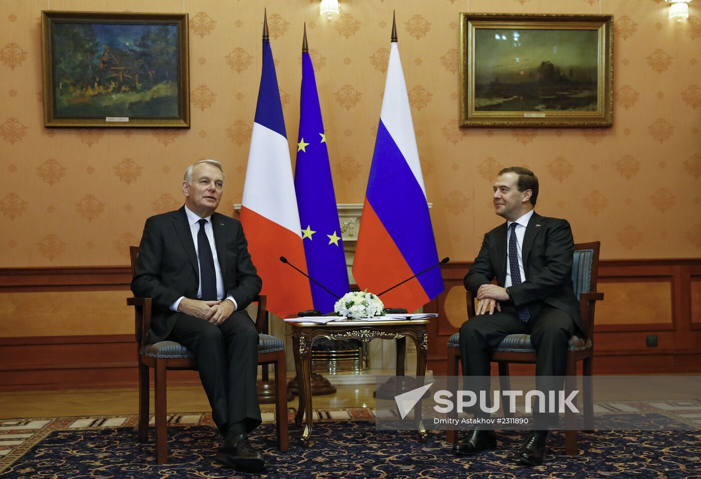 Dmitry Medvedev meets with Jean-Marc Ayrault