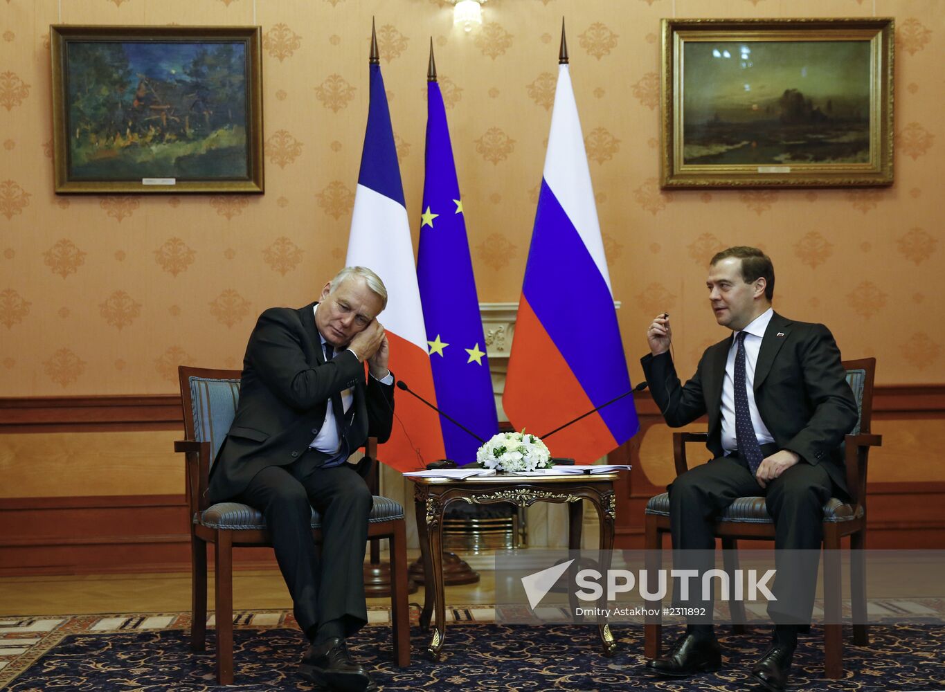 Dmitry Medvedev meets with Jean-Marc Ayrault