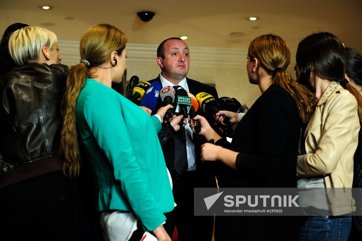 Georgy Margvelashvili accepts congratulations on his victory