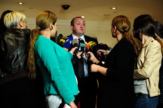 Georgy Margvelashvili accepts congratulations on his victory