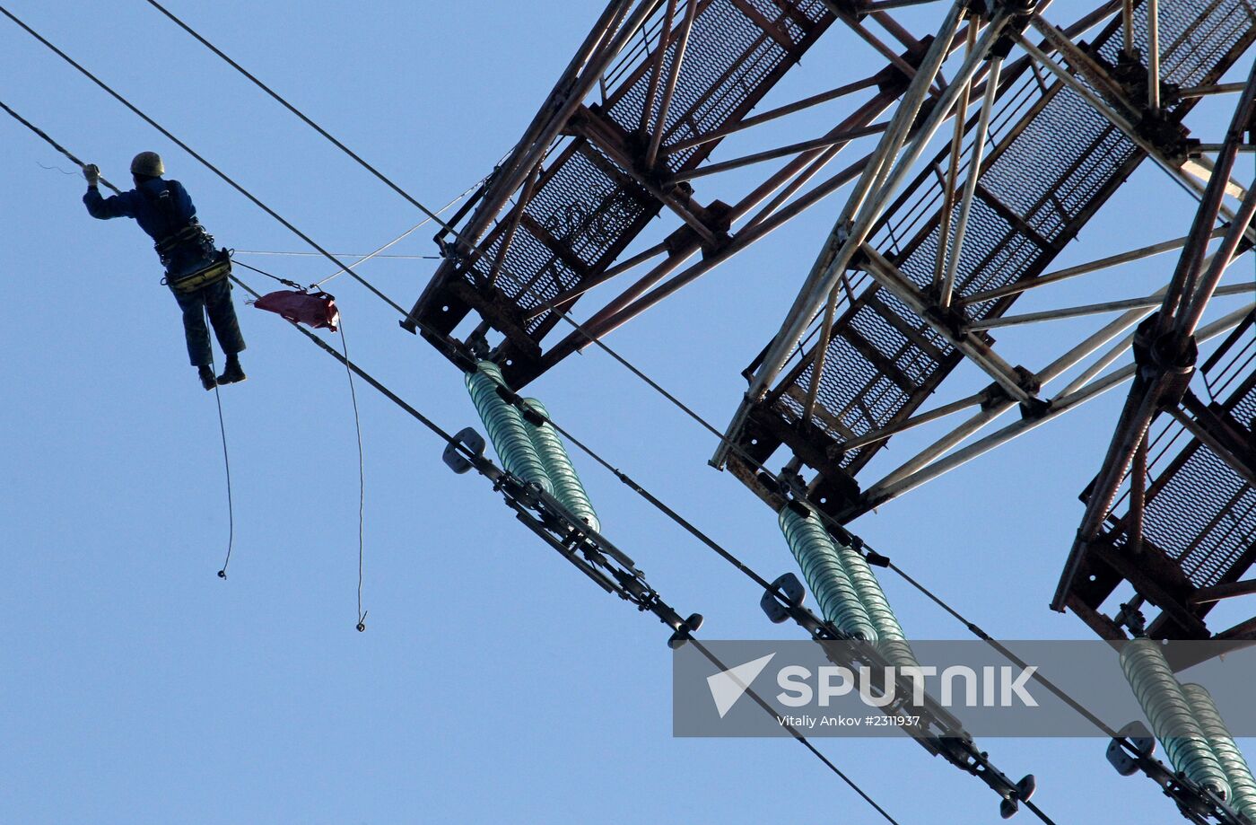 Repairing power lines from mainland to Russian island in Primorye